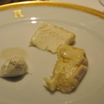 アピシウス - チーズ各種、アカシアの蜂蜜