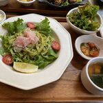 ジャノベーゼソース生ハムのせパスタプレート