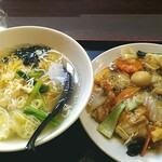 Chuuka Ryouri Midou - ワンタン麺と中華丼。税別850円。