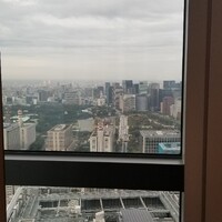 ザ タヴァン グリル＆ラウンジ - 