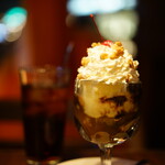 TGIフライデーズ - フライデーズサンデー (￥790税抜)、アイスティ (￥450税抜)