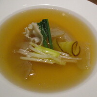 カントニーズ 燕 - フカヒレ姿入り金華ハムの上湯とろみスープ　季節野菜とともに　＋￥5000