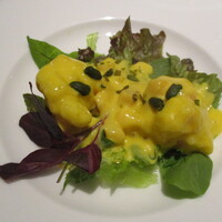 カントニーズ 燕 - 海老のヘルシーマンゴーマヨネーズソース 　リーフサラダ添え