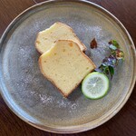 三春 - cafeメニューから追加で注文♪「(愛媛県)宇和島産 新レモンのケーキ」@500