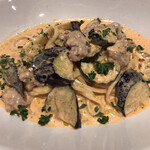 ワインとお料理 ことり - 浅草開化楼低加水パスタフレスカによる自家製サルシッチャと茄子のトマトクリームパスタ