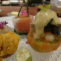 新門前 米村 - 大迫力のアッ～プ！手前のフィンガーライムが楽しいぞ！