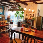 ヤヤマル カフェ - 店内❤︎