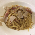 Primo Passo - カルボナーラに白トリュフを掛けて