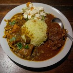 カリー河 - あいがけ( チキンカリー&カボチャしめじカリー(シナモン.ペッパー) )