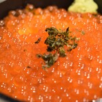 ラボラトリー - 生いくら丼特盛サイズ