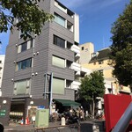 タパス＆タパス - 週末12時過ぎにはこの賑わい