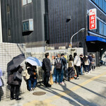 玉製家 - 私がお店を出た頃
            土曜日の15時過ぎは
            ざっと数えて60人ぐらいの大行列