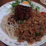 カフェ麦わらぼうし - まんまるメンチをのせたごちそうピラフ