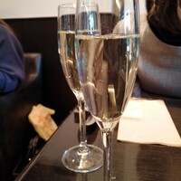 トラットリア ゴデレッチョ エビス 恵比寿 - スパーリングワインで乾杯