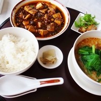 中国料理 彩雲 ホテルモントレ仙台 - 担々麺とマーボー豆腐のハーフセット（１２年７月）