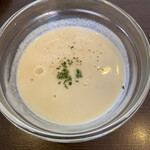 キッチン イノッセ - カリフラワーのスープ