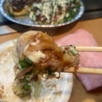 源亀 - 四角くカットされたタコ焼き