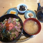 丸秀鮮魚店 - 博多丼定食