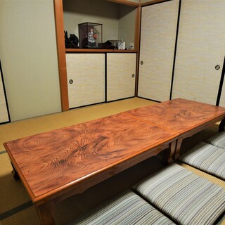 お座敷個室は2部屋ございます。最大20名様までご利用いただけます。