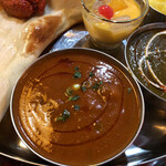 Kalika - 2種カレーランチ（マトン・ほうれん草チキン、サラダ、タンドリーチキン、ドリンク、デザート）