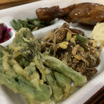 赤岳天望荘 - 山菜の天ぷらとナムル的なモノ