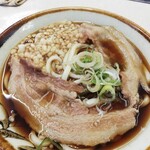 豊しま - 肉うどん￥480　バードアイアングル