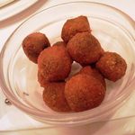 ウン・パッソ - 黒オリーブの肉詰めフリット