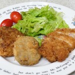 クレイジーミートファクトリー - 料理写真:メンチ、ビーフコロ、トンカツ※左より