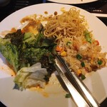 アジアンパーム - ２皿目　タイ風炒飯、焼きそば、野菜