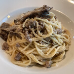 ヴィッラ マニョーリア - サルシッチャと舞茸のオイルベースのスパゲッティ