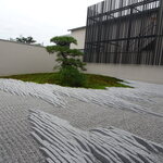 ムニ キョウト - 白の庭（中庭）座観式庭園　ホテルロビーから見えます