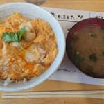 たま家 - 親子丼(税込650円)