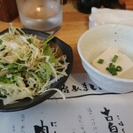 たま家 - 親子丼にデフォルトで付いてきます