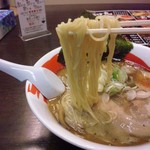 はやたろう外伝つけ丸 - 麺、細ストレート。