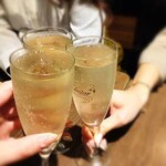 もぐら酒場 アジイチバ - 樽詰めスパークリングワインで乾杯♪