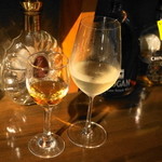 STAND PUB NARU - 2012.7 ラフロイグ10Yストレート（250円）、ドイツワイン白（320円）