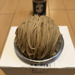 Patisserie Plaisir - 搾りたてモンブラン¥590⇒満足度価格¥750〜650位。 後ろは鬼滅の刃缶のコーヒー(マコモ)。