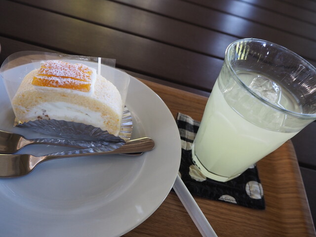 ストローベイル 山間屋 江川崎 ケーキ 食べログ