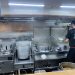 とんこつらぁ麺 松もと - 厨房♪