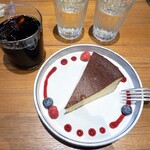 ロイヤルガーデンカフェ&タバーン - ICEﾌﾞﾚﾝﾄﾞｺｰﾋｰ+ﾍﾞｲｸﾄﾞﾁｰｽﾞｹｰｷ