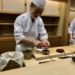 日本橋蛎殻町 すぎた - 端正な所作