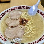 双喜紋 - ラーメンはニンニク・辛味アリアリのネギ抜き
      で超コッテリ仕様です。