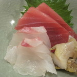 Oryouri Nakaki - 鮪・鯛・つぶ貝。値段を考えれば頑張ってマス