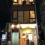 hou - このビルの３階です。