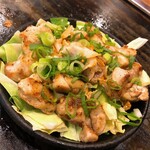 Okonomiyaki Naoya - 鶏もものガーリック焼き