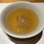 一碗水 - 百合燉湯(ゆり根の茶碗蒸し、きぬがさだけ、しろきくらげ、銀杏)