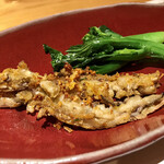 一碗水 - 蒜音頼尿蝦(北海道シャコ にんにくと唐辛子揚げ、カイラン菜)