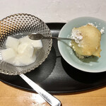 一碗水 - 杏仁豆腐二件(温かい杏仁と冷たい杏仁)