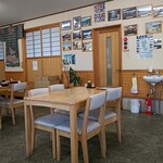 島の味処 こまつ - 店内には震災の時の写真