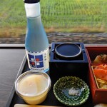 Koshino Shu Kura - 日本酒（大吟醸 吉乃川；猪口）＆ 越乃 Shu＊Kura オリジナル大吟醸酒（君の井酒造；小瓶）